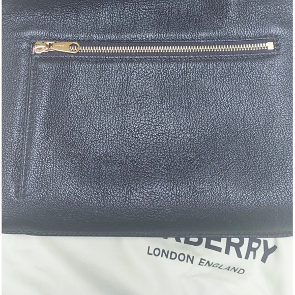 BURBERRY
TB bag leather handbag from Burberry is timeless, classic and beautiful - Picture 7 of 8